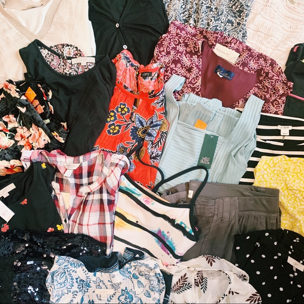 Welcome to my closet! 💓 - Picture 8 of 9